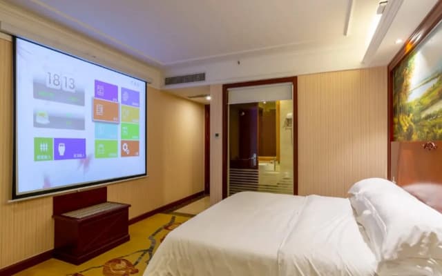 Vienna Hotel (Huizhou Zhonghai Waterfront City Branch