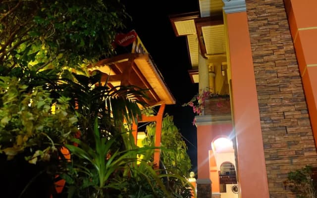 The Orange House - Vigan Villa