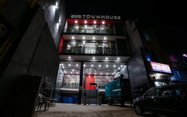 OYO Townhouse 067 Chattarpur