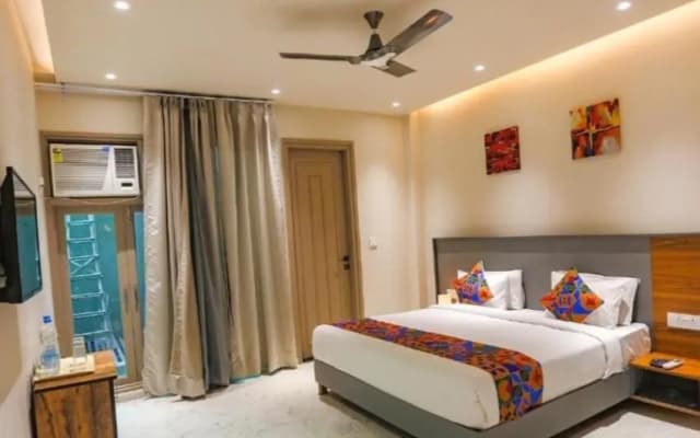 Hotel Global Corporate Noida