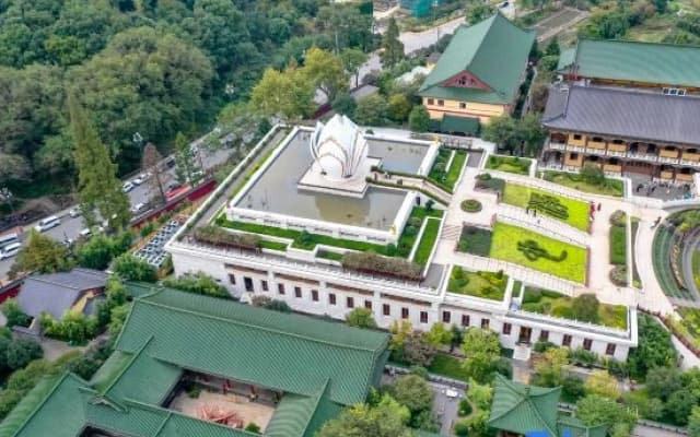 Floral Hotel·Shanshui Talk Hotel (Lushan Donglin Temple Store)