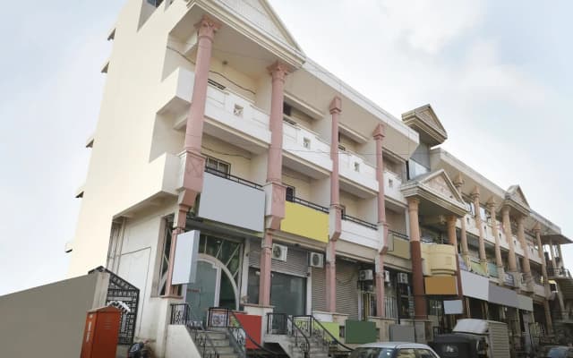 OYO Flagship 12049 Hotel Ravi Kiran Executive