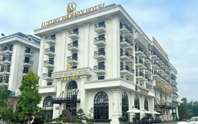 Luxury Phoenix Hotel
