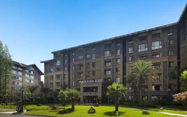 Nanxing holiday hotel (Mount Emei tourist center, Emeishan high-speed railway station)