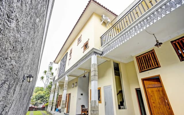 OYO Life 92030 Ef Palm Guest House Family