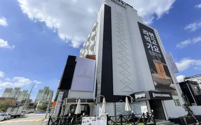 Hotel Advance