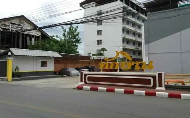 Thaksin Hotel