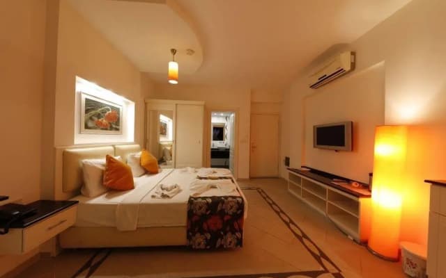 Sertil Deluxe Tropical Suites