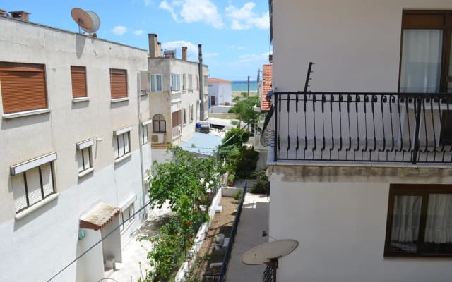 Yade Apart Pension