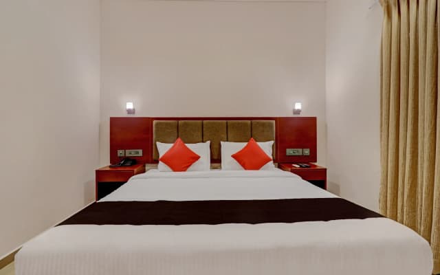 Super Townhouse Kizhakkambalam Tourist Home
