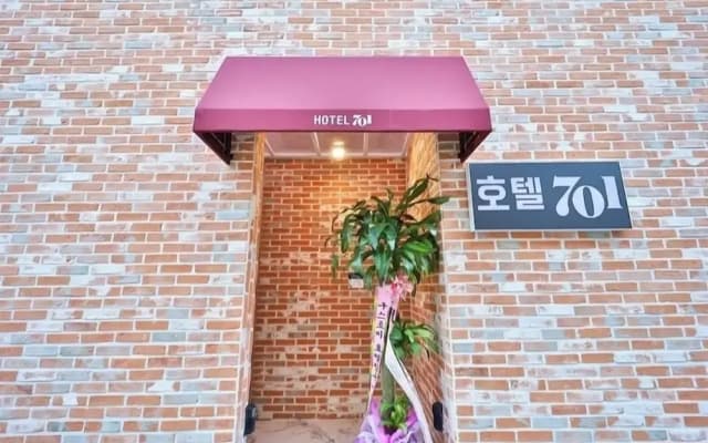 Hotel 701
