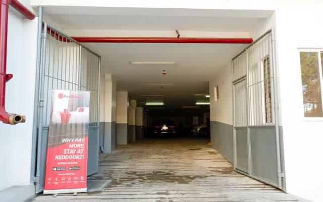 RedDoorz Plus near Camella La Brisa Lapulapu