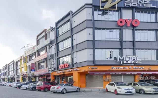 OYO 89423 Zenz Hotel
