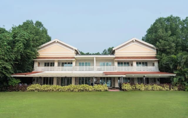Mayfair Lake Resort