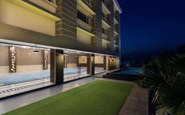 Hotel Saffron Crest