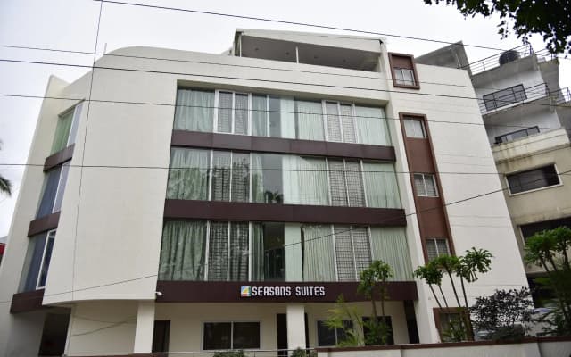 4 Seasons Suites