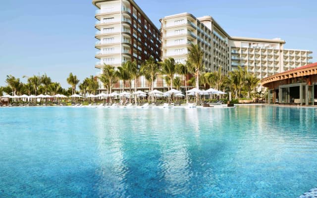 Курортный отель Mövenpick Resort Waverly Phu Quoc