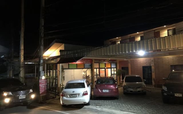Sandee Place Chomthong