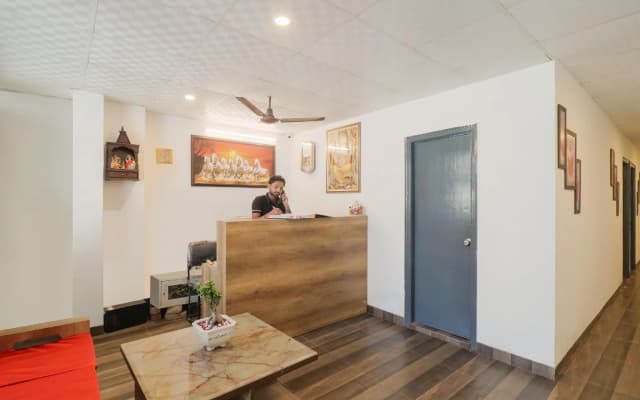 OYO 67369 Deluxe United Corporate Home