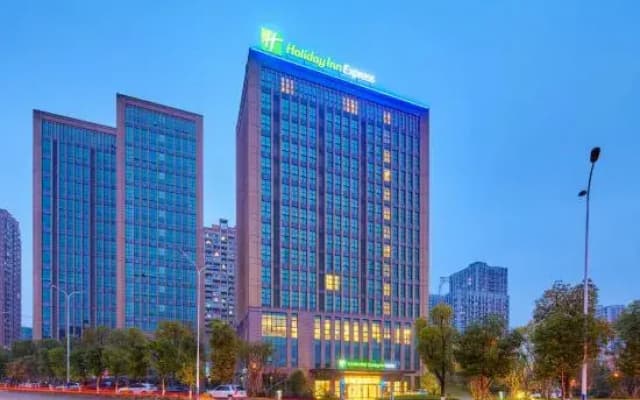 Holiday Inn Express Chongqing University Town