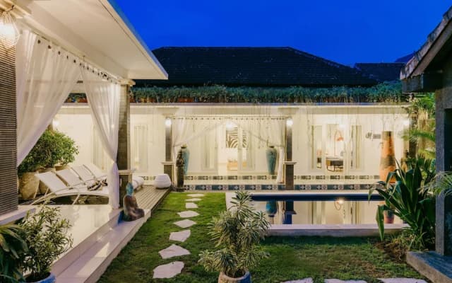 Villa Bamboo - Great Location Pool Villa in Seminyak