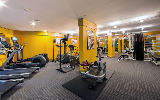 Отель Ramada Plaza by Wyndham Dubai Deira