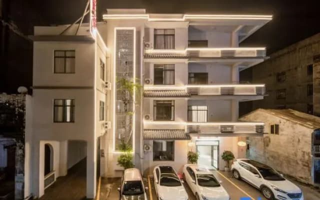 Liangyu Homestay (Beihai Old Street Scenic Area High-speed Railway Station)