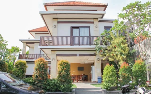 Airy Kuta Utara Pantai Batu Bolong 56 Canggu Bali