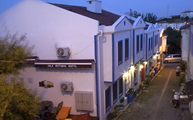 Iola Hotel