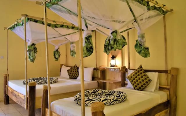 Chanya Lodge