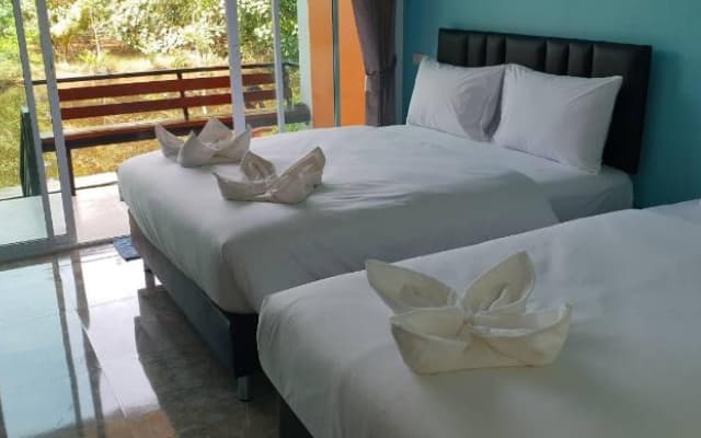 Thipburee Riverside Hotel
