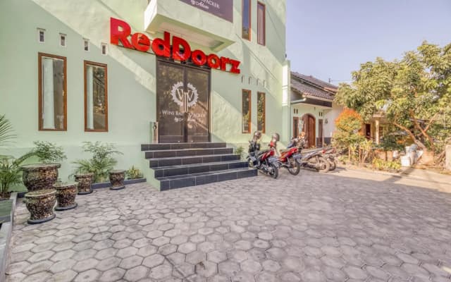 RedDoorz near Jogja National Museum
