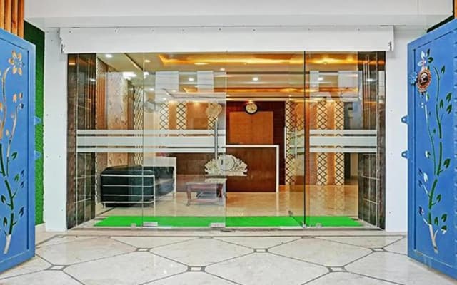 FabHotel Super 3 Premium - 800m from Kashi Vishwanath Temple
