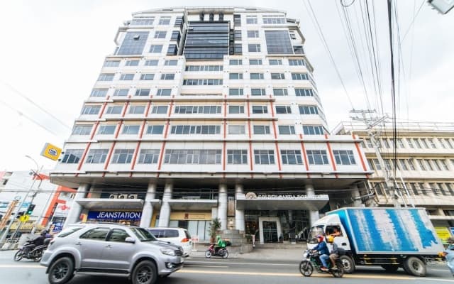 Golden Panda Dormtel by RedDoorz
