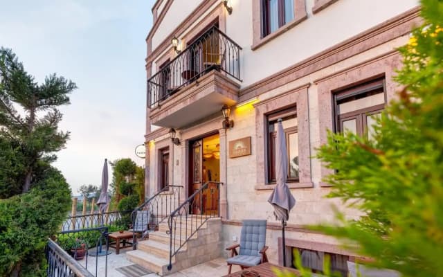 Parna Hotel