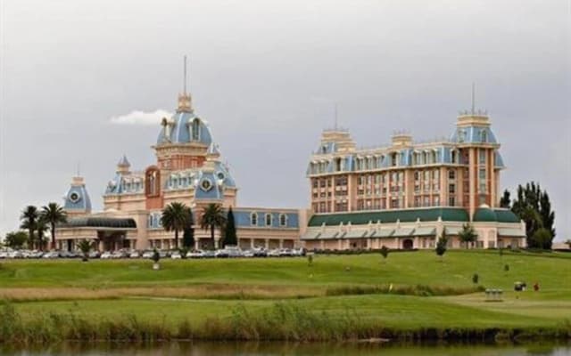 Graceland Hotel & Casino Country Club