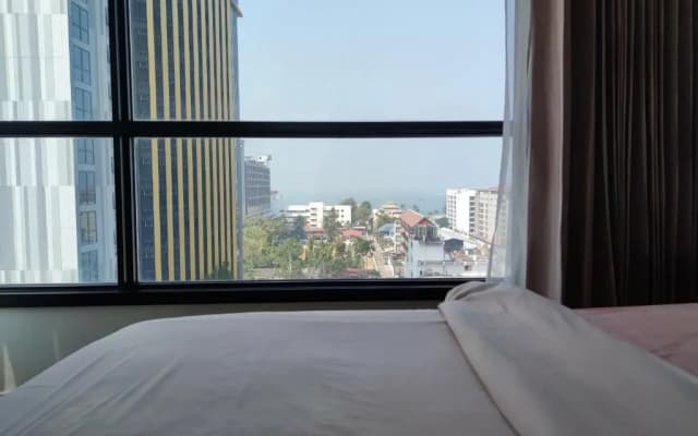 Pattaya Beach Sea View Rooftop Pool Resort