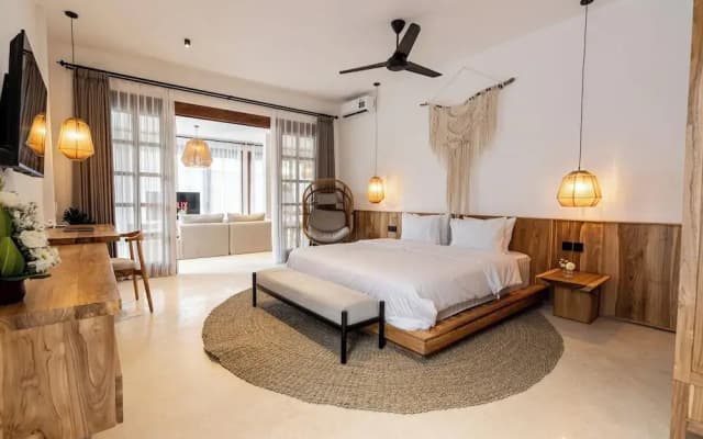 Garden Heights Villa by EVDEkimi - Elegant 3BR Jungle oasis with Hammock