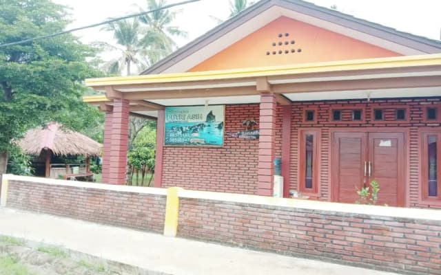 Hotel O Penginapan Putri Asih Sawarna