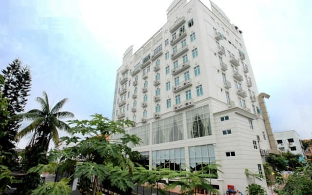 Crown Garden Hotel