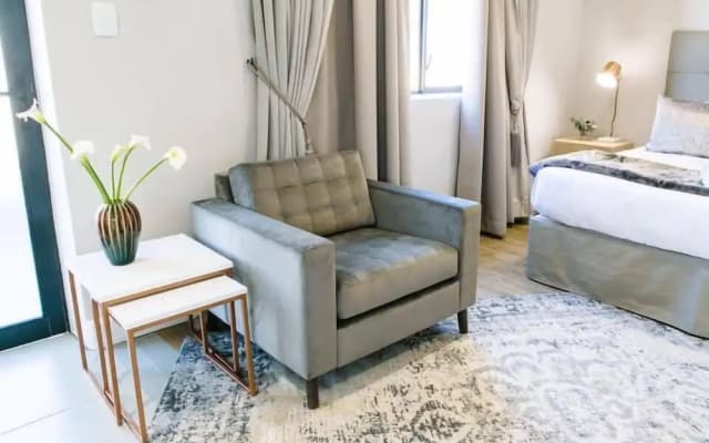 30 On Whites Guest House