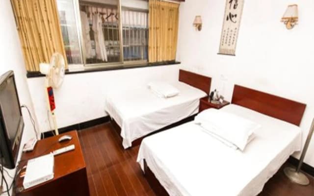 Xuancheng Jingxian Hehuatang Business Inn