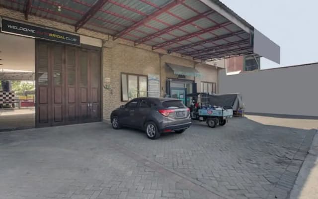 Capital O 3198 Sukomanunggal Inn