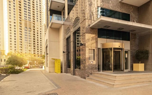 LUX | Marina Promenade 2 BR Prime location Apt