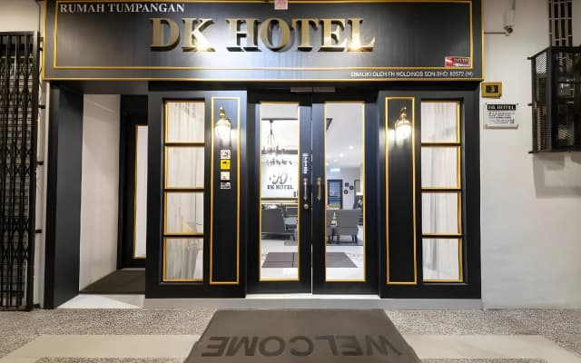 Oyo 490 Dk Hotel
