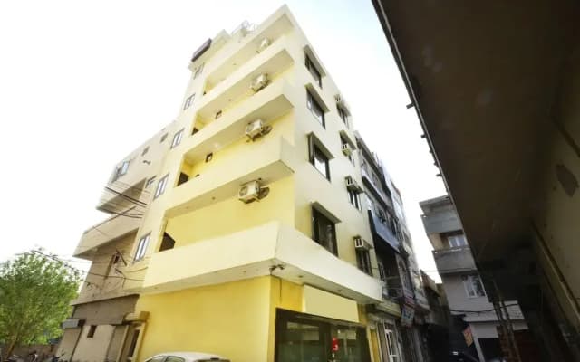 OYO 7676 Golden Sunrise Inn