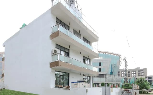Fabhotel Signature Cyber Park