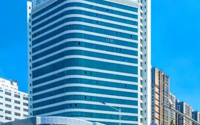 Homeinn Plus (Kunming Baiyun Road Tongde Square)
