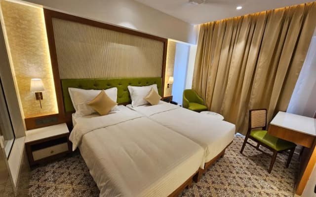 Hotel Golden Nest - Thane
