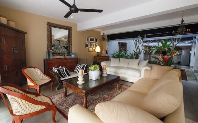 Arahtis Lake Villa